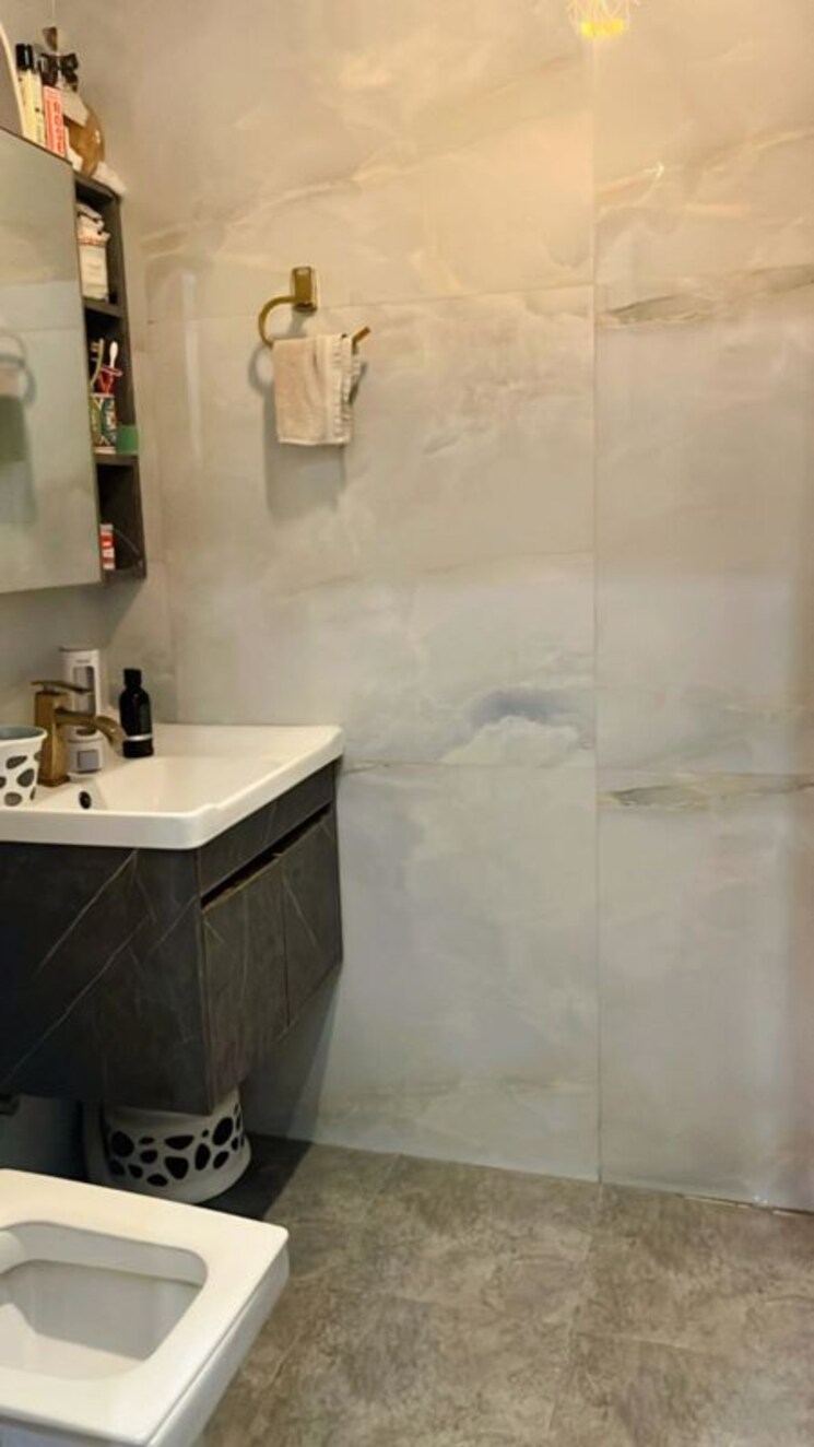 Bathroom, shakti khand iii 3 Bedroom 1250 Sq.Ft. Builder Floor In Shakti Khand Iii Ghaziabad 9924964