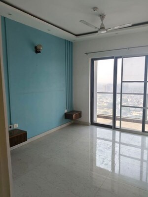 Room in 3.5 BHK Apartment at Paras Dews, Sector 106 – for Rent