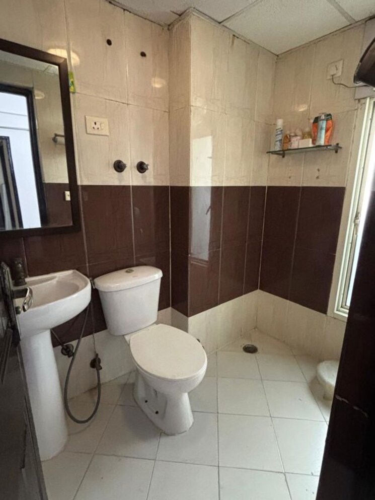 Bathroom, supertech-34-pavilion 3 Bedroom 1295 Sq.Ft. Apartment In Sector 34 Noida 9925017