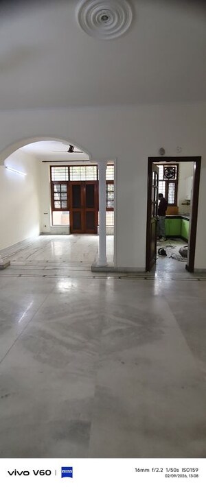 Room in 2.5 BHK Independent House at RWA Apartments Sector 41, Sector 41 – for Rent