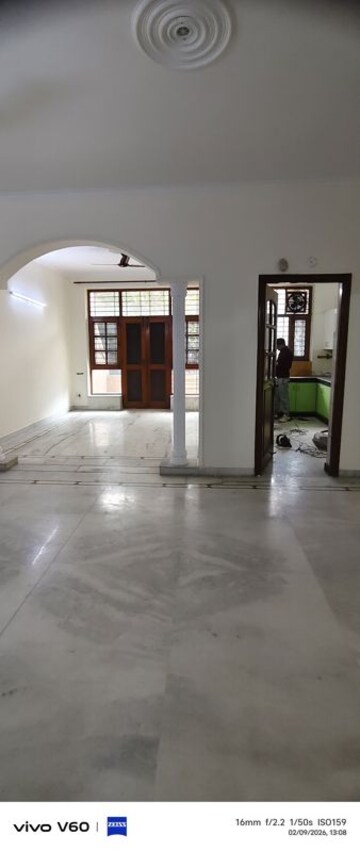 Room in 2.5 BHK Independent House at RWA Apartments Sector 41, Sector 41 – for Rent