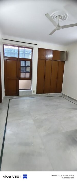 Room in 2.5 BHK Independent House at RWA Apartments Sector 41, Sector 41 – for Rent