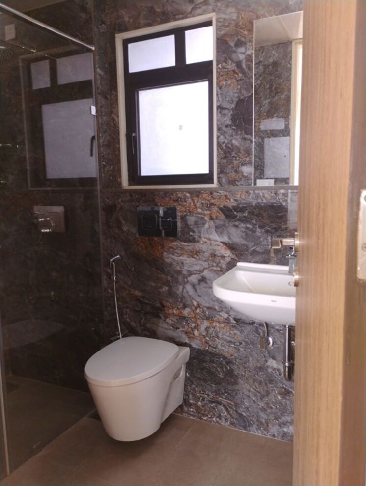 Bathroom, dosti-eastern-bay-phase-3 3 Bedroom 1082 Sq.Ft. Apartment In Wadala Mumbai 9925014