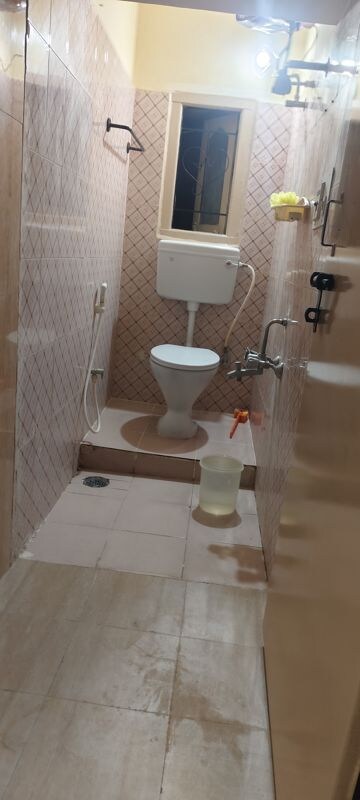 Bathroom in 1 BHK Builder Floor at Jeevan Bima Nagar – for Rent