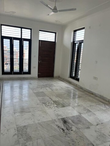 Room in 4 BHK Builder Floor at BPTP District 3, Sector 85 – for Rent