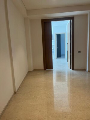 Room in 4 BHK Apartment at Rustomjee Crown, Prabhadevi – for Rent