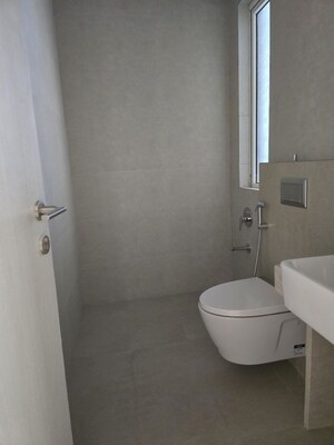 Bathroom in 3 BHK Apartment at Indiabulls Sky Forest, Lower Parel – for Sale