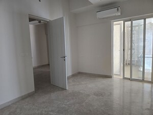 Room in 3 BHK Apartment at Indiabulls Sky Forest, Lower Parel – for Sale