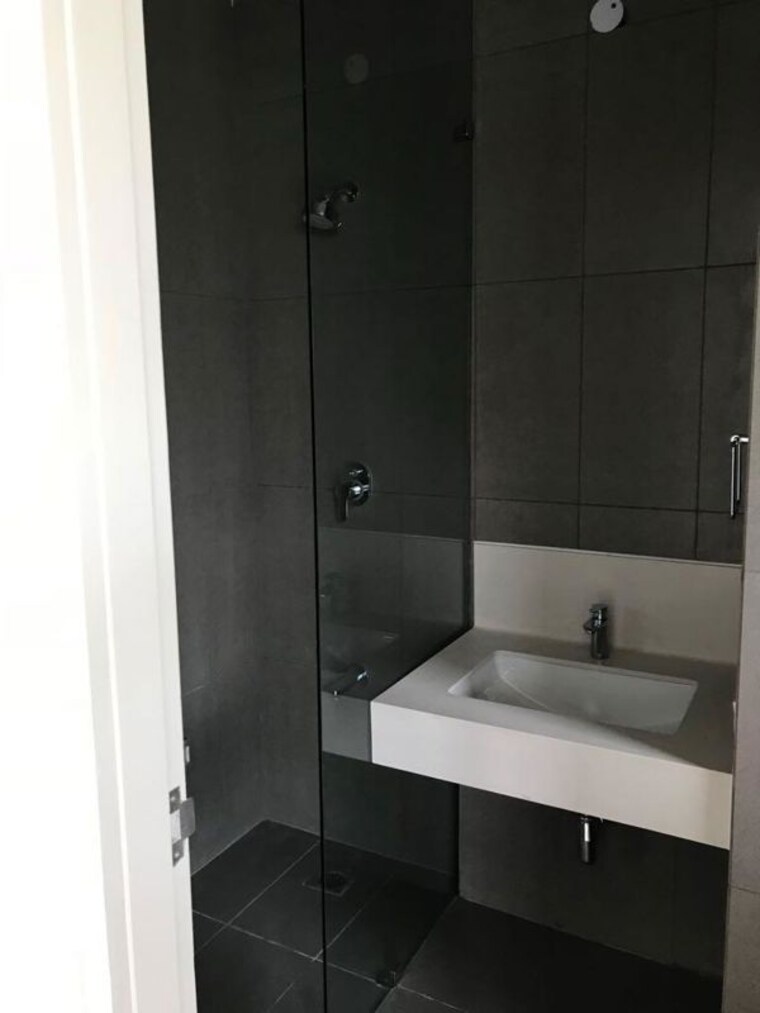 Bathroom, smart-world-orchard 3 Bedroom 1628 Sq.Ft. Apartment In Sector 61 Gurgaon 9925071