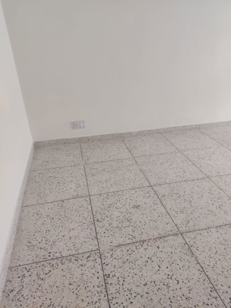 Room, uday park 3 Bedroom 217 Sq.Yd. Apartment In Uday Park Delhi 9925082