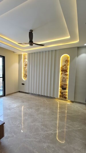 Bedroom in 3.5 BHK Builder Floor at BPTP Parkland Pride, Sector 77 – for Sale