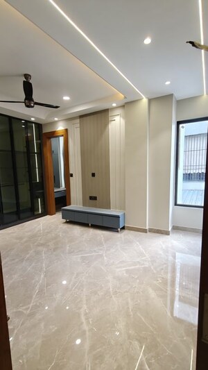 Room in 3.5 BHK Builder Floor at BPTP Parkland Pride, Sector 77 – for Sale