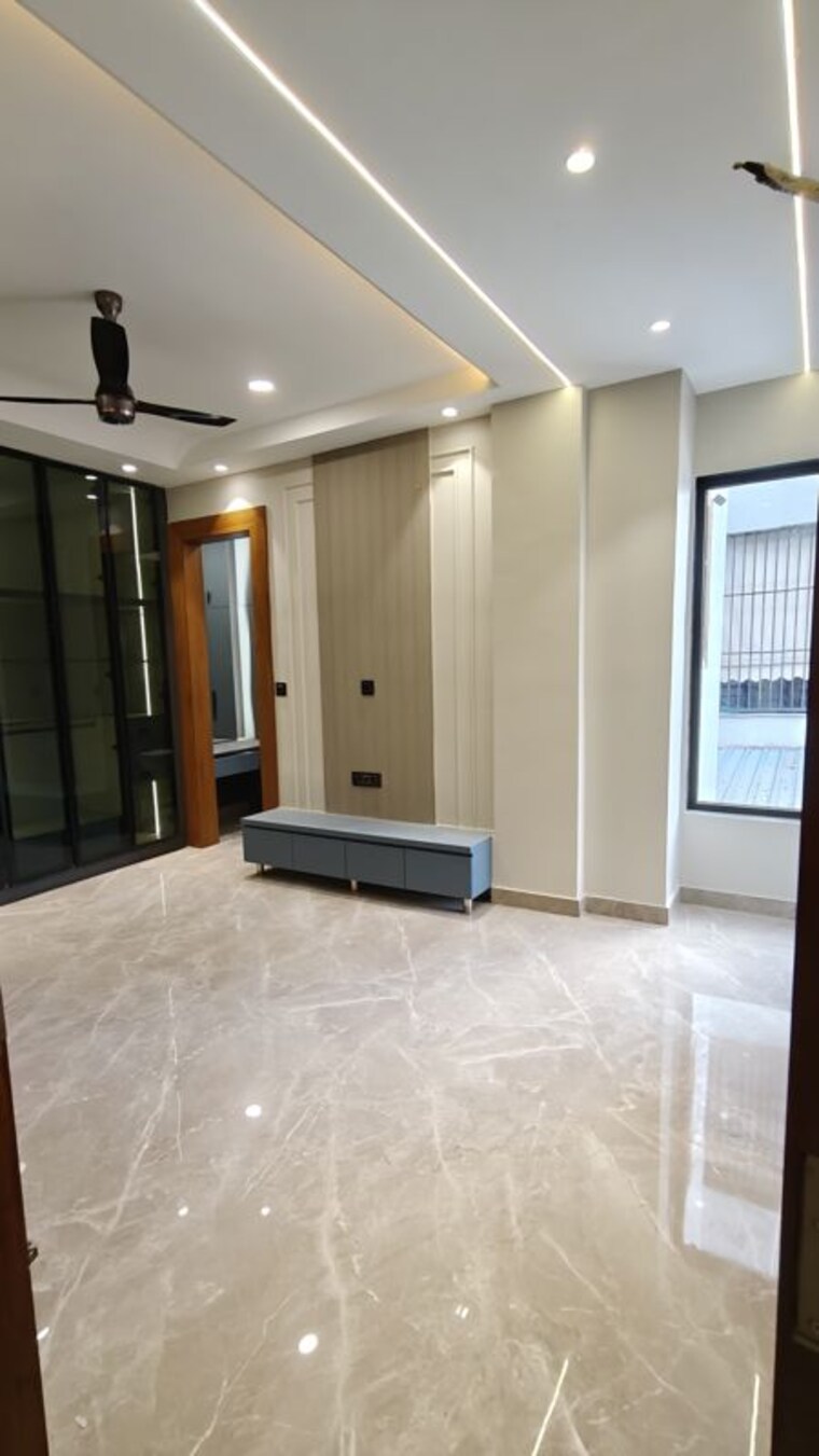 Room, bptp-parkland-pride 3.5 Bedroom 250 Sq.Ft. Builder Floor In Sector 77 Faridabad 9925181