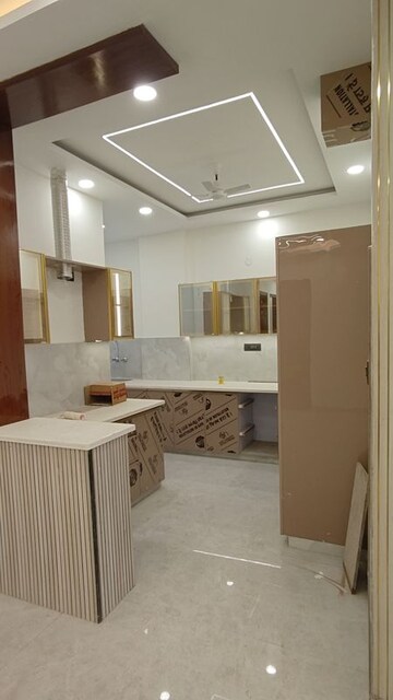 Kitchen in 3.5 BHK Builder Floor at BPTP Parkland Pride, Sector 77 – for Sale