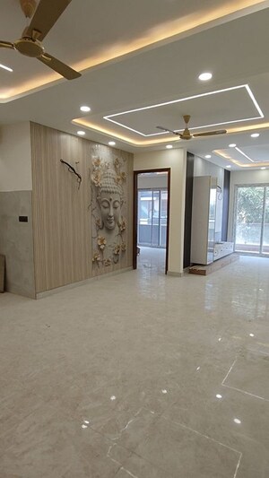 Living Room in 3.5 BHK Builder Floor at BPTP Parkland Pride, Sector 77 – for Sale