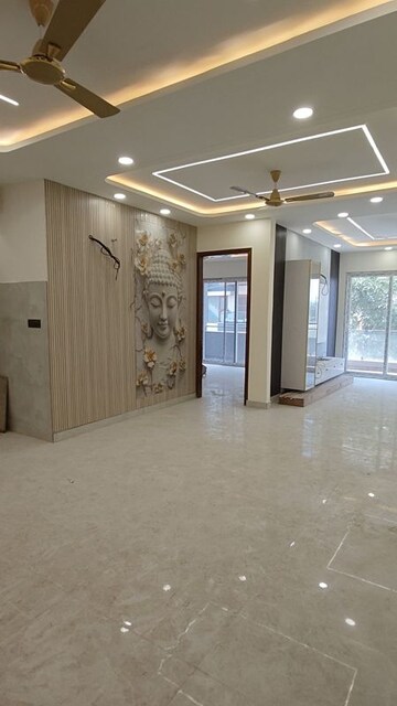 Living Room in 3.5 BHK Builder Floor at BPTP Parkland Pride, Sector 77 – for Sale