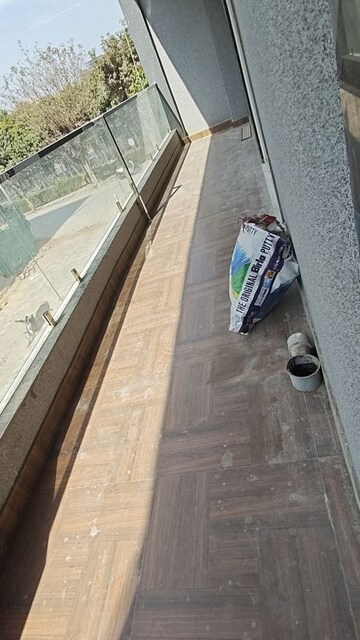 Balcony in 3.5 BHK Builder Floor at BPTP Parkland Pride, Sector 77 – for Sale