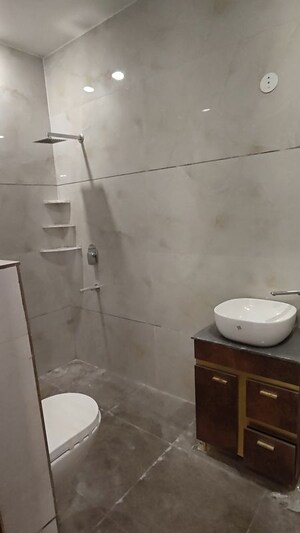 Bathroom in 3.5 BHK Builder Floor at BPTP Parkland Pride, Sector 77 – for Sale