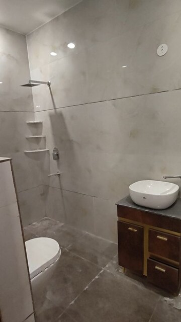 Bathroom in 3.5 BHK Builder Floor at BPTP Parkland Pride, Sector 77 – for Sale