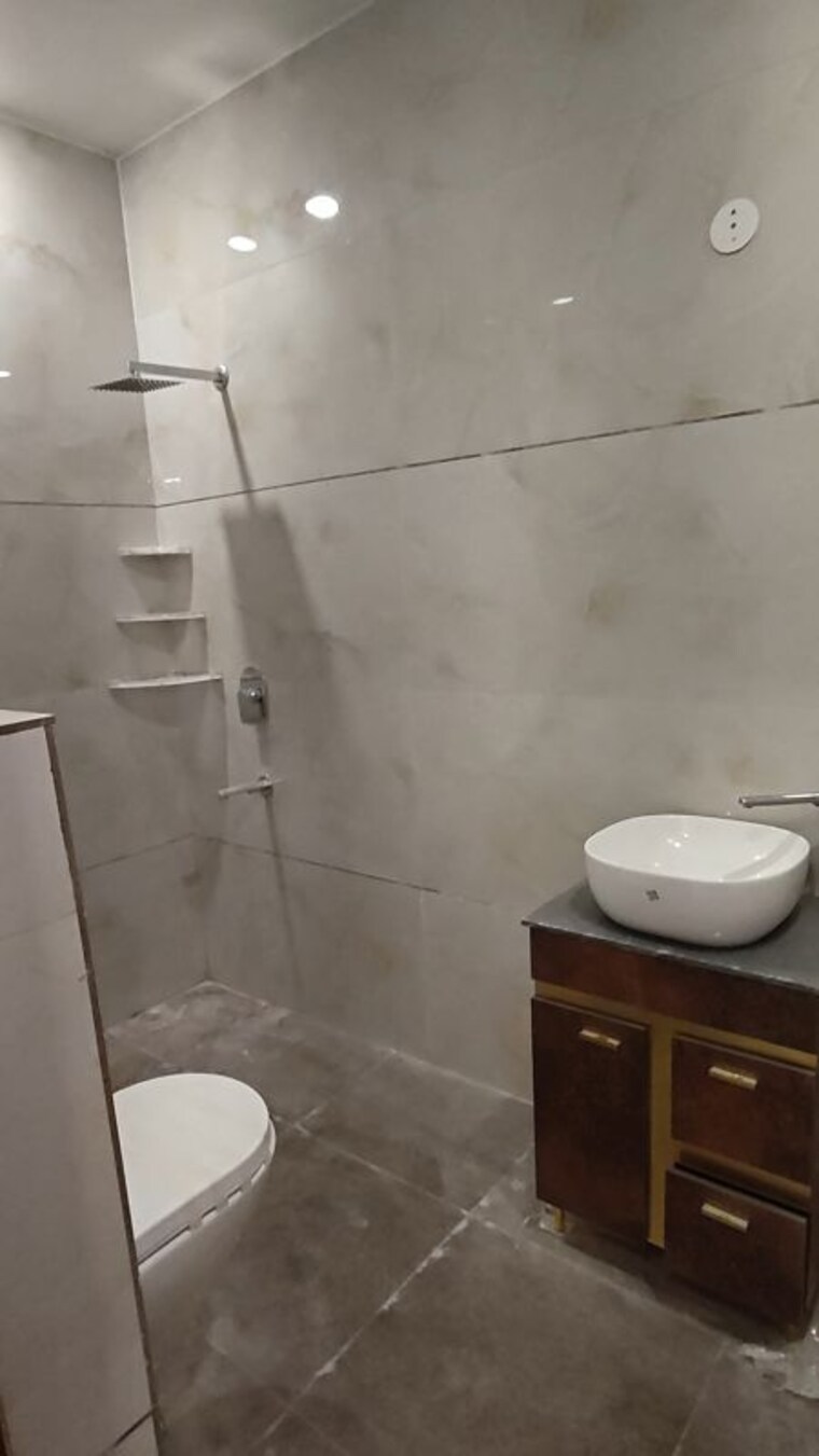 Bathroom, bptp-parkland-pride 3.5 Bedroom 250 Sq.Ft. Builder Floor In Sector 77 Faridabad 9925181