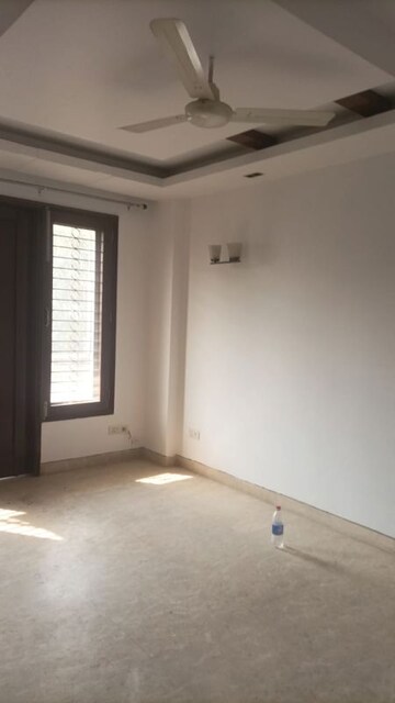 Room in 3 BHK Builder Floor at Greater Kailash ii – for Rent