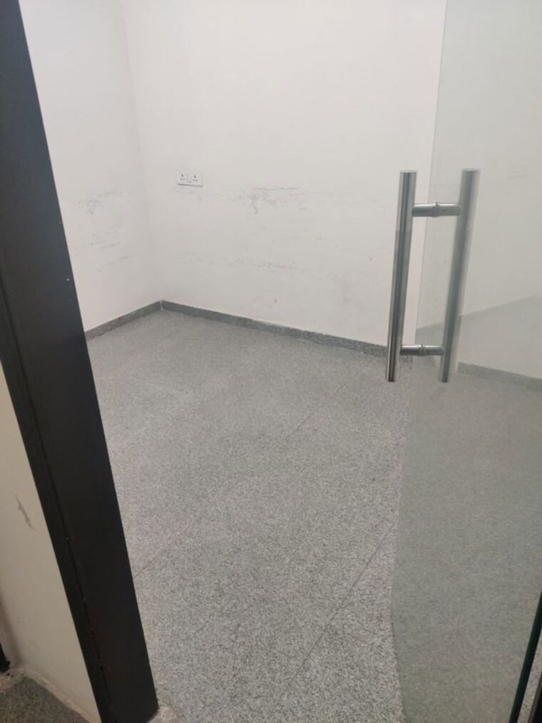 Team Area, hauz khas market Commercial Office Space 1400 Sq.Ft. In Hauz Khas Market Delhi 9925168
