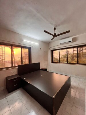 Bedroom in 2 BHK Apartment at Andheri West – for Rent