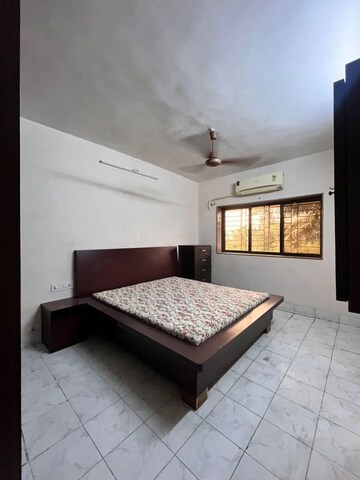 Bedroom in 2 BHK Apartment at Andheri West – for Rent