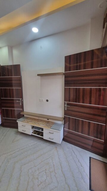 Room in 3 BHK Builder Floor at Vaishali Sector 5 – for Sale