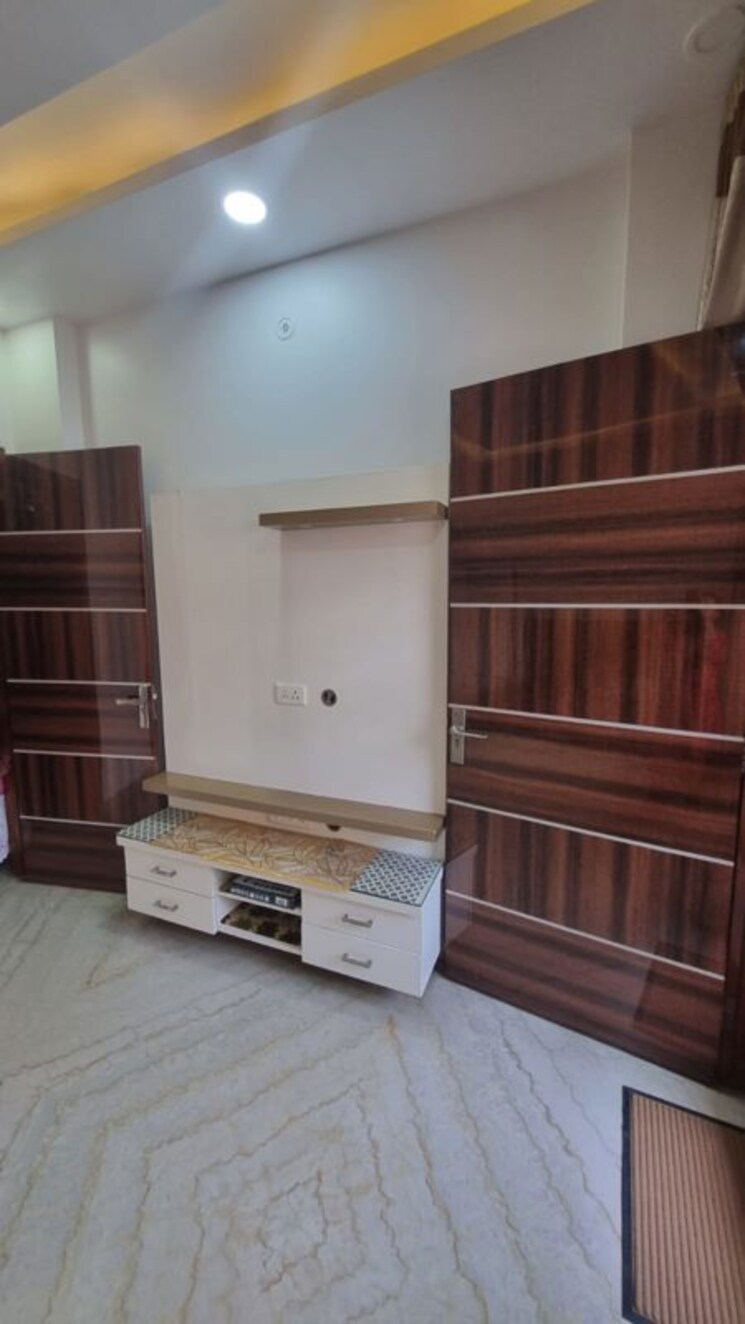 Room, vaishali sector 5 3 Bedroom 1600 Sq.Ft. Builder Floor In Vaishali Sector 5 Ghaziabad 9925203