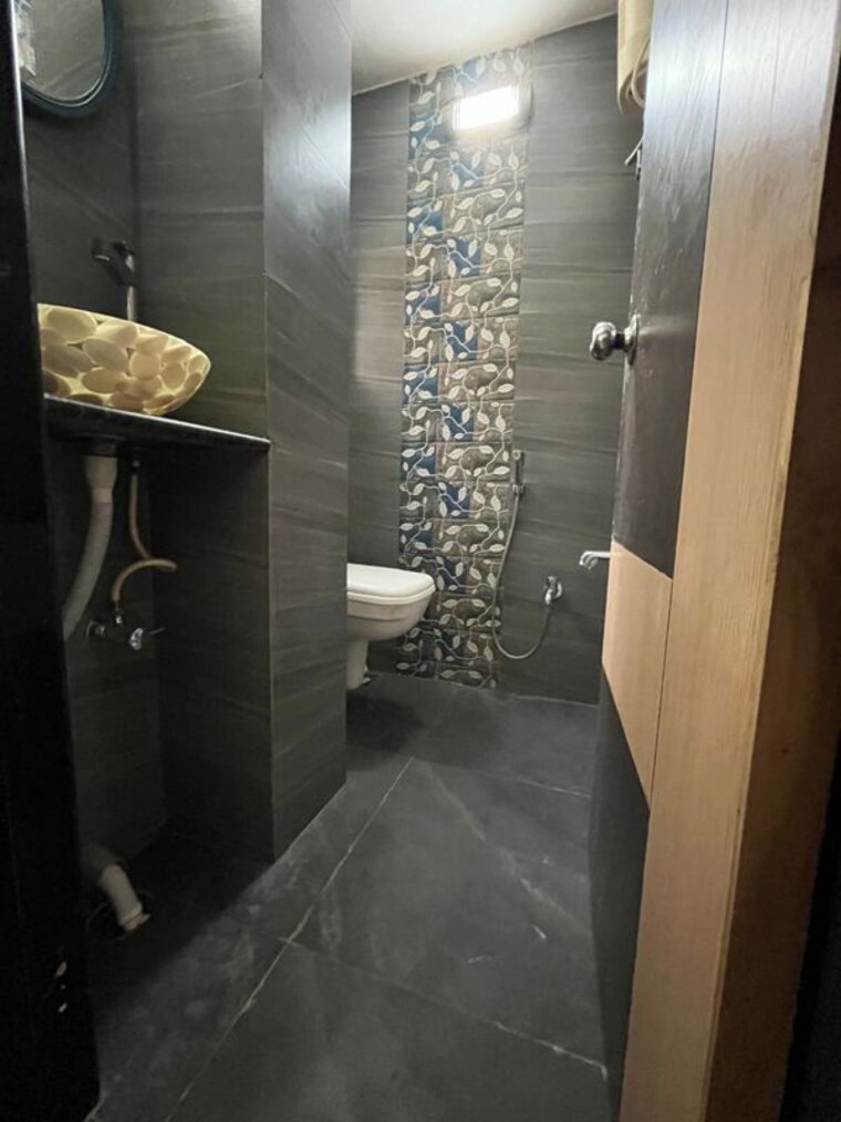 Bathroom, mantri-serene 1 Bedroom 600 Sq.Ft. Apartment In Goregaon East Mumbai 9925190