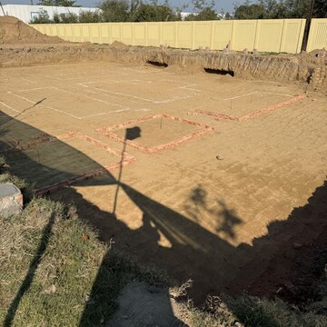 Plot Area in 3 BHK Builder Floor at Sector 36 – for Sale