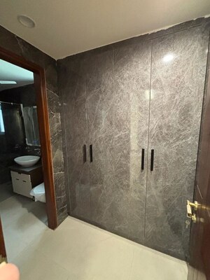 Furnished Amenities in 4 BHK Builder Floor at Janakpuri – for Sale