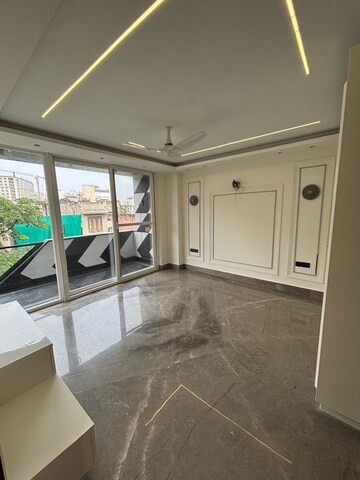 Room in 4 BHK Builder Floor at Janakpuri – for Sale