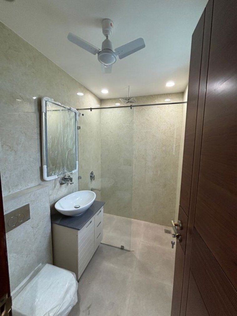 Bathroom, janakpuri 4 Bedroom 3095 Sq.Ft. Builder Floor In Janakpuri Delhi 9925297