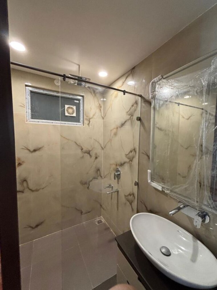 Bathroom, janakpuri 4 Bedroom 3035 Sq.Ft. Builder Floor In Janakpuri Delhi 9925305