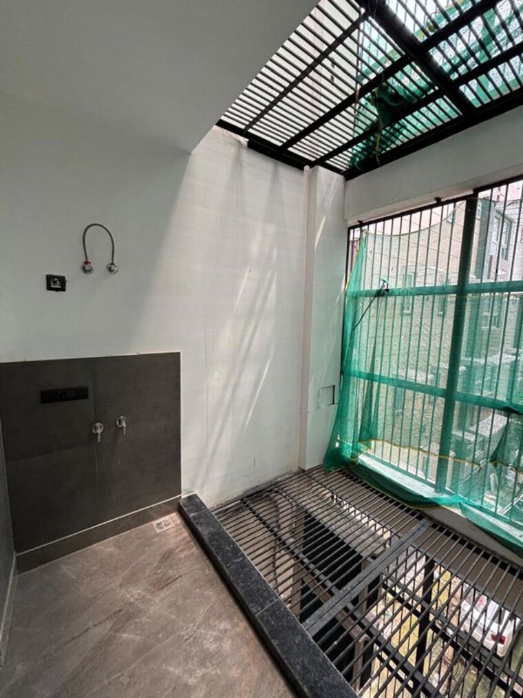 Balcony, janakpuri 4 Bedroom 3015 Sq.Ft. Builder Floor In Janakpuri Delhi 9925307