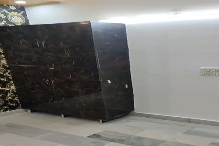  Parking, malviya nagar 2 Bedroom 80 Sq.Yd. Apartment In Malviya Nagar Delhi 9925287