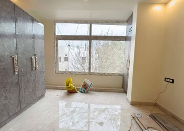 Room in 3 BHK Builder Floor at Saket – for Rent