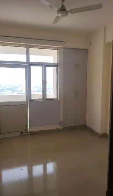 Room in 2 BHK Apartment at Supertech EcoVillage III, Sector 16b Greater Noida – for Rent