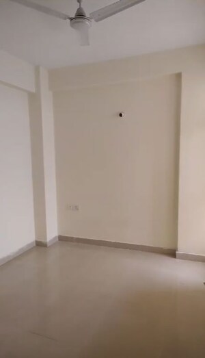 Room in 2 BHK Apartment at Supertech EcoVillage III, Sector 16b Greater Noida – for Rent