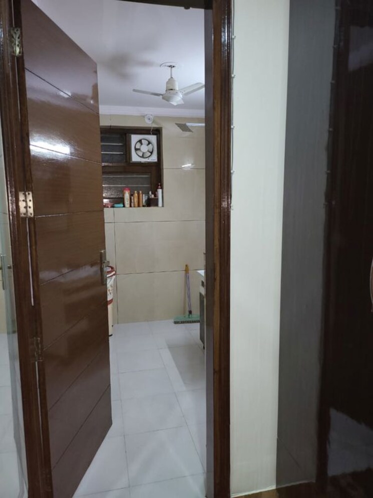 Bathroom, sector 85 3 Bedroom 350 Sq.Yd. Builder Floor In Sector 85 Faridabad 9925214