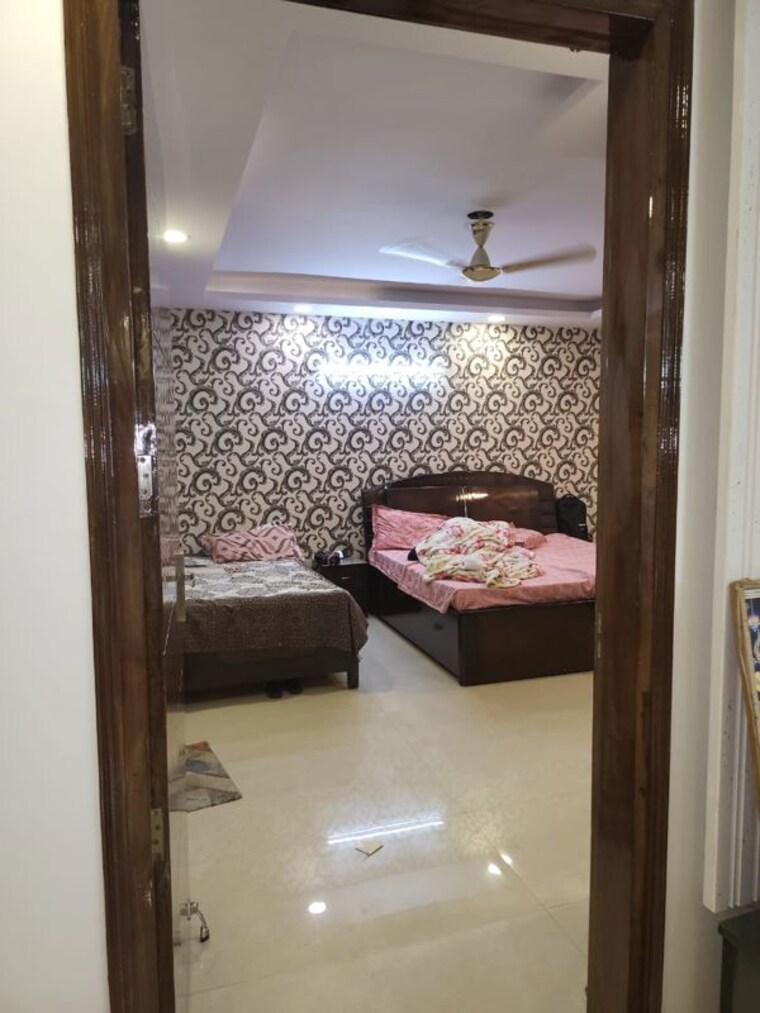 Bedroom, sector 85 3 Bedroom 350 Sq.Yd. Builder Floor In Sector 85 Faridabad 9925214