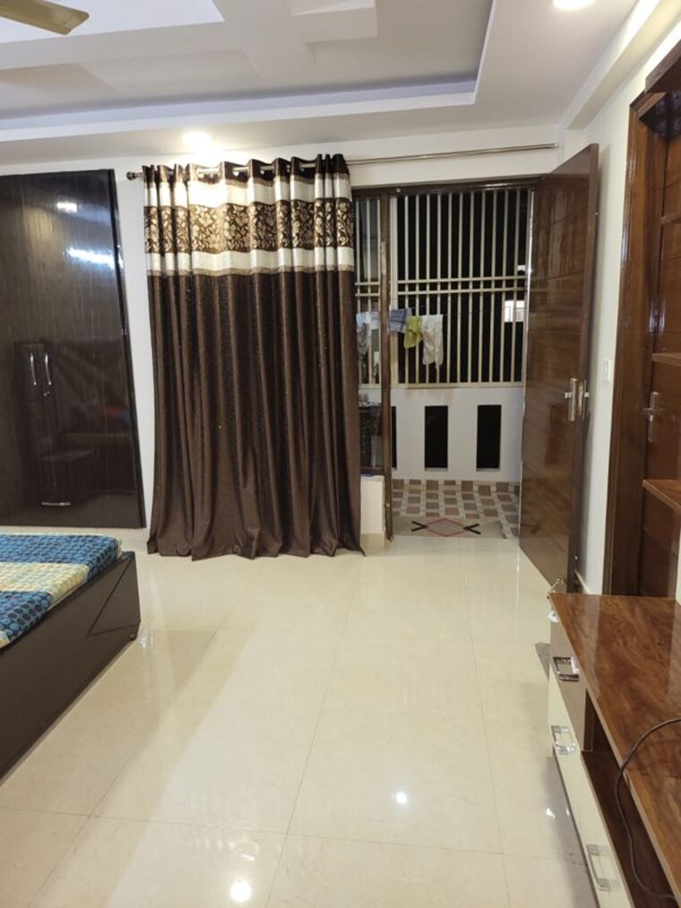 Balcony, sector 85 3 Bedroom 350 Sq.Yd. Builder Floor In Sector 85 Faridabad 9925214