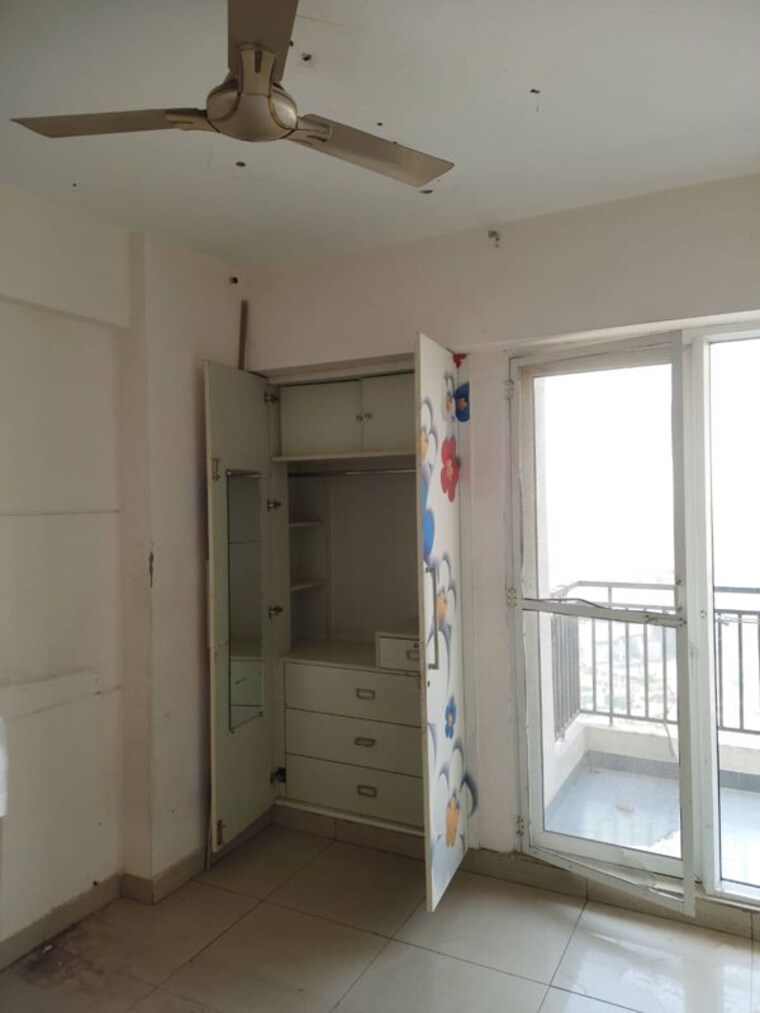 undefined, sector 63a 3 Bedroom 300 Sq.Mt. Independent House In Sector 63a Noida 9925515