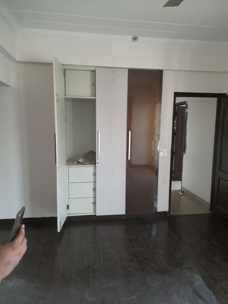 undefined, sector 63a 3 Bedroom 300 Sq.Mt. Independent House In Sector 63a Noida 9925515