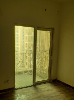 Room in 2 BHK Apartment at Migsun Twinz, Eta Ii Greater Noida – for Sale