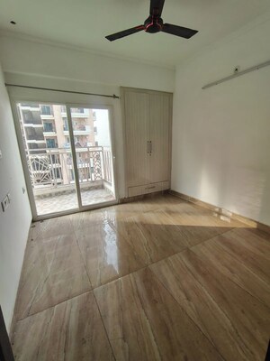 Room in 2 BHK Apartment at Migsun Twinz, Eta Ii Greater Noida – for Sale