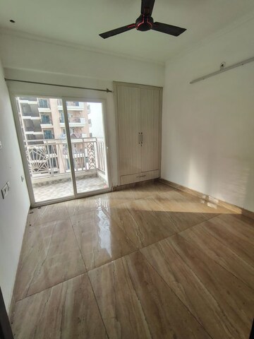 Room in 2 BHK Apartment at Migsun Twinz, Eta Ii Greater Noida – for Sale