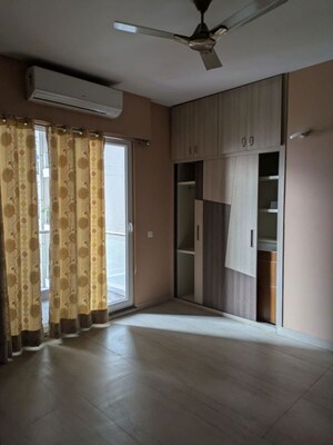 Room in 3 BHK Apartment at Microtek Greenburg, Sector 86 – for Rent